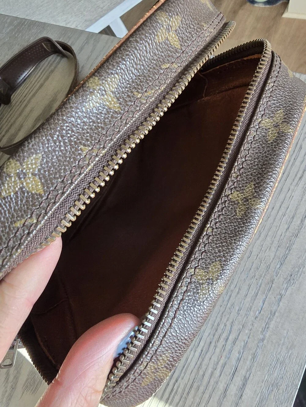Authentic Louis Vuitton Monogram Canvas Messenger Bag in Brown